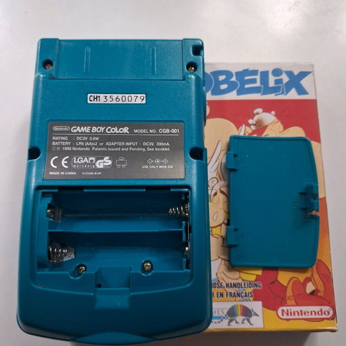 Game Boy Color Teal collectible pack like new with Pokémon games
