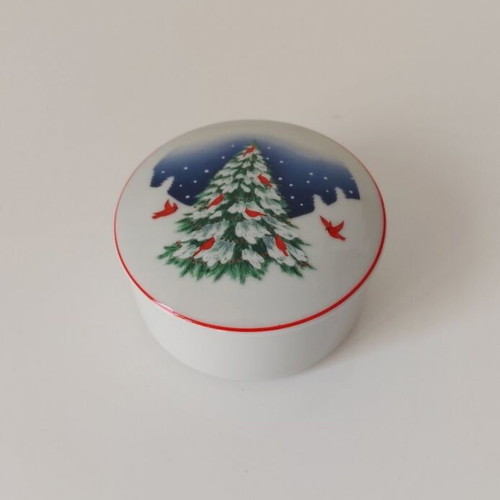 Christmas porcelain trinket box, 9.5cm