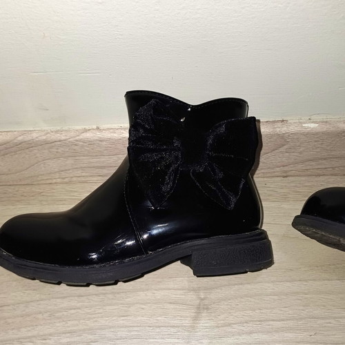 Nelli Blu kids boots size 30 like new, black patent leather with bow
