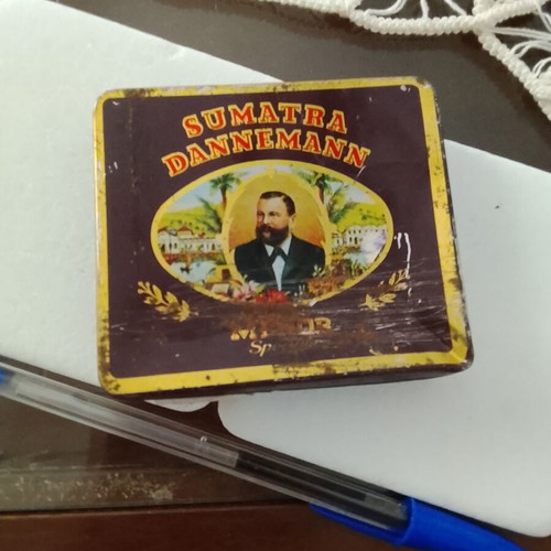 Vintage Dannemann Sumatra Menor Speciale Metal Cigar Box used
