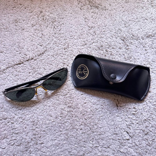 Ray Ban vintage sunglasses like new, black