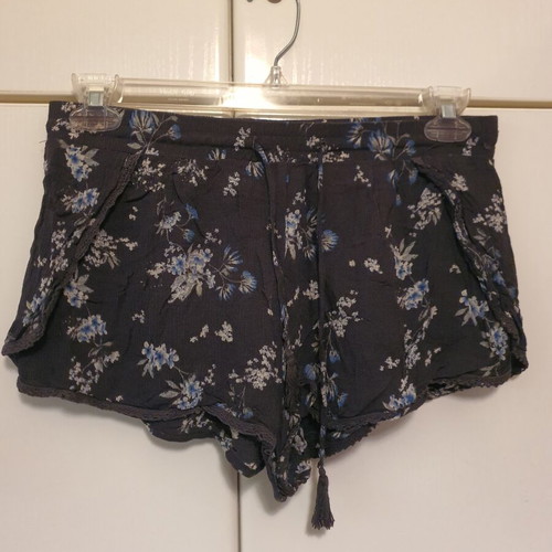 Shorts with floral pattern, like new, Pull & Bear, size L