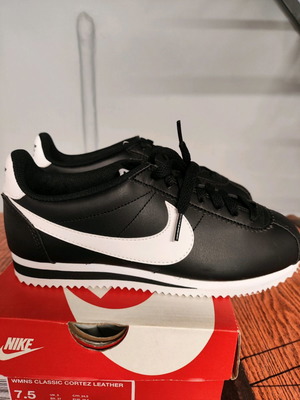 Nike Classic Cortez women's athletic shoes size 38.5