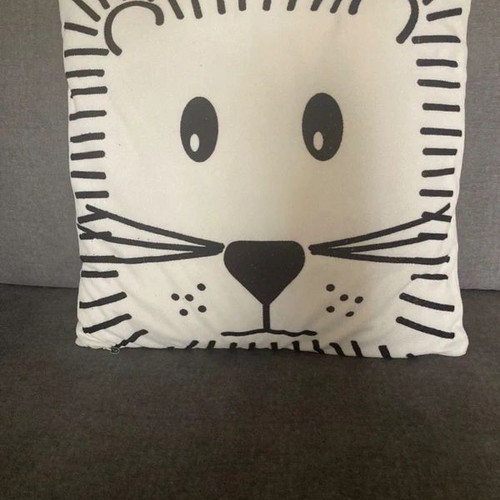 Decorative children's pillowcase 45x45 used with filling