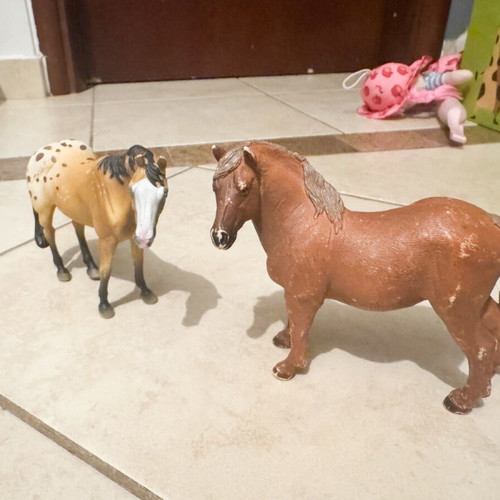 Horse figures like new, set of 2, collectA