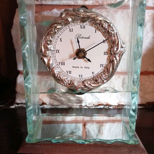 Vintage table clock like new, analog