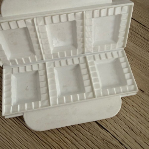 Pastry items like new, kitchen accessories