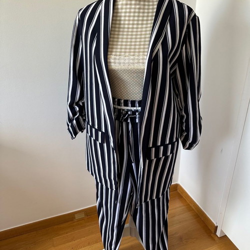 Suit used, very comfortable and cool, size 40, Only brand