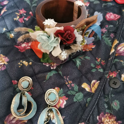 Vintage gold and turquoise earrings for women