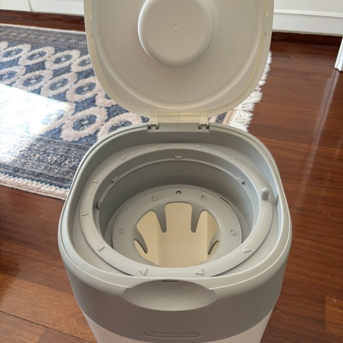 Tommee Tippee Twist & Click diaper disposal bin like new