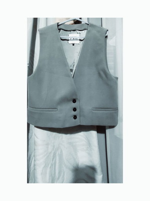 Zara women's gray vest like new, size S