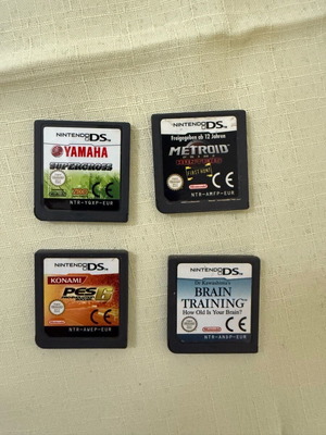 Касети Nintendo DS комплект от 4 с калъф, като нови