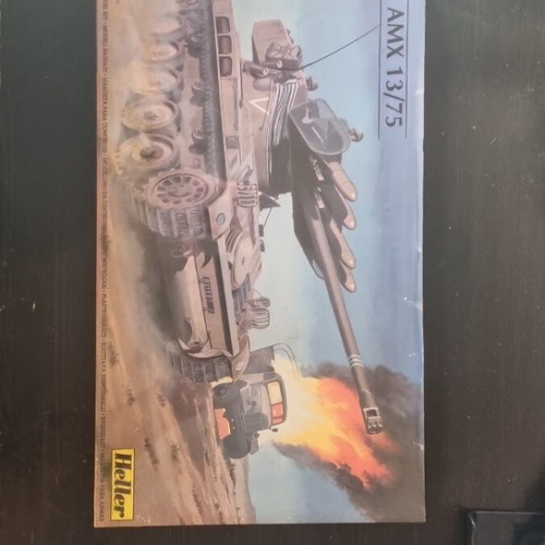 Amx 13/75 1:35 Model Kit sealed by Heller