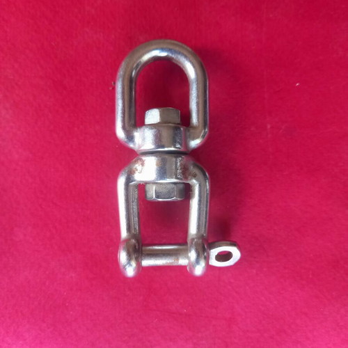 Stainless steel swivel with nautical shackle