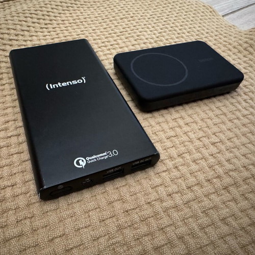Power banks used Intenso 10,000mAh and Belkin 5,000mAh USB-C