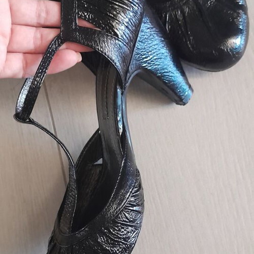 Bata leather pumps like new, size 39, black, 9cm heel