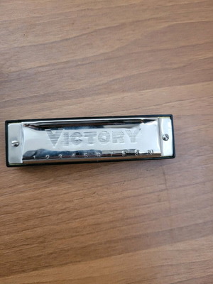Victory harmonica like new, in its case
