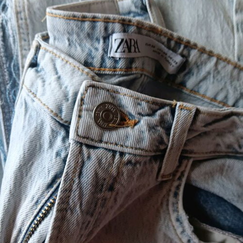 Zara jeans like new with rips and inner side opening