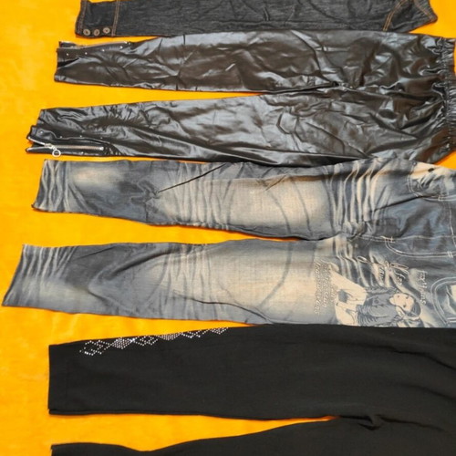 Set of 4 elastic leggings Large new with unique designs