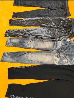 Set of 4 elastic leggings Large new with unique designs