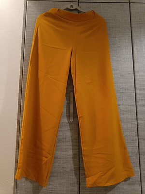 Mustard pants new with belt, comfortable up to large