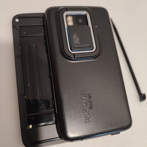 Nokia N-900 used, fully functional but does not charge, with charger