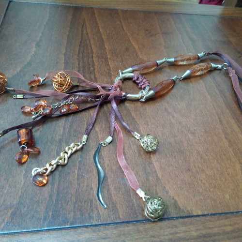 Alternative necklace used with acrylic and metal beads in honey color