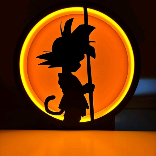 Son Goku lamp like new with USB and switch 24x24cm
