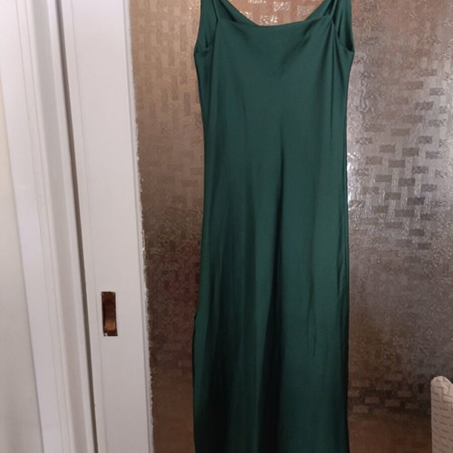 Long green women's dress satin like new size M