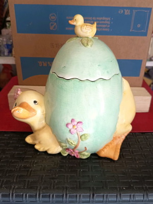 Easter biscuit jar with large duck like new