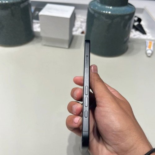 iPhone 16 256GB used, black, battery health 92%