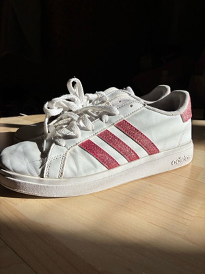 Αθλητικά παπούτσια Adidas νούμερο 38 σαν καινούργια, άσπρο και ροζ
