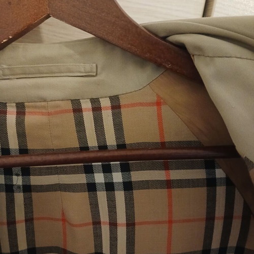 Burberry trench coat size L like new, beige
