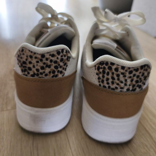 Jomix Shoes Athletic Sneakers like new, white and gold, size 38