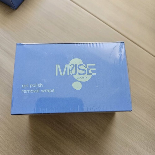 Muse Society manicure set with LED lamp and gel polish