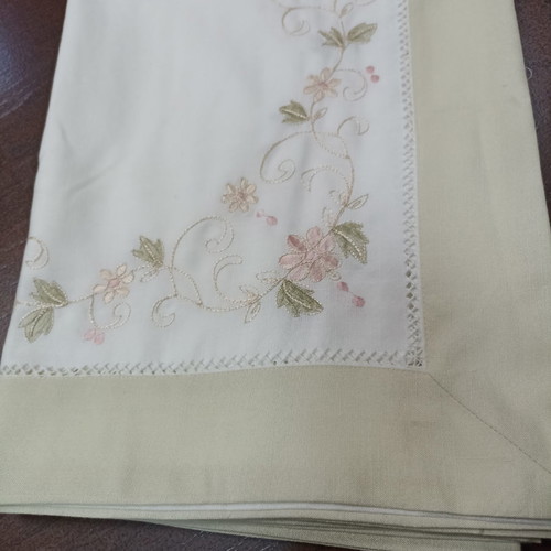 Square tablecloth 1.80x1.80 ecru with delicate machine embroidery