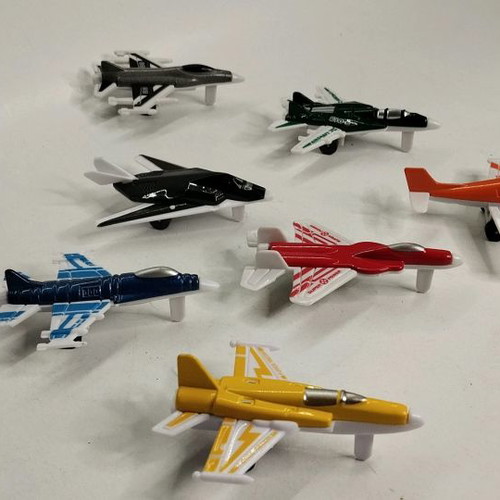 Plastic airplanes used, pack of 7 pieces