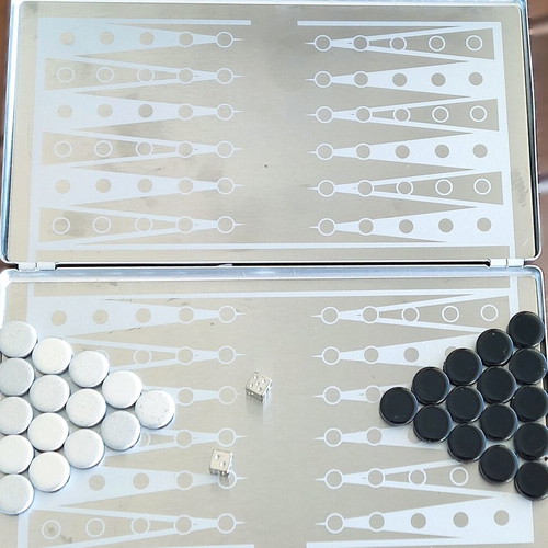 Aluminum Travel Backgammon Set like new with magnetic pieces