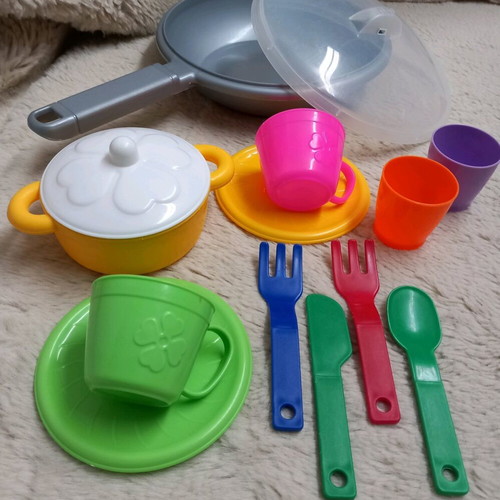Cooking outfit and kitchen toys used, for ages 8-10
