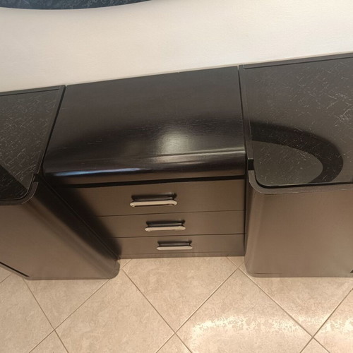 Living room buffet like new with two cabinets and 3 drawers
