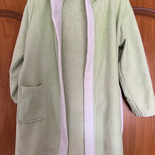 Children's bathrobe like new, size 7-8, light green color