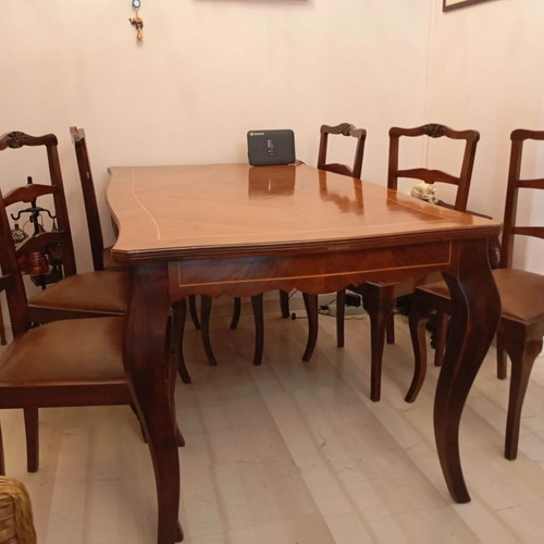 Classic Dining Set like new with 6 chairs