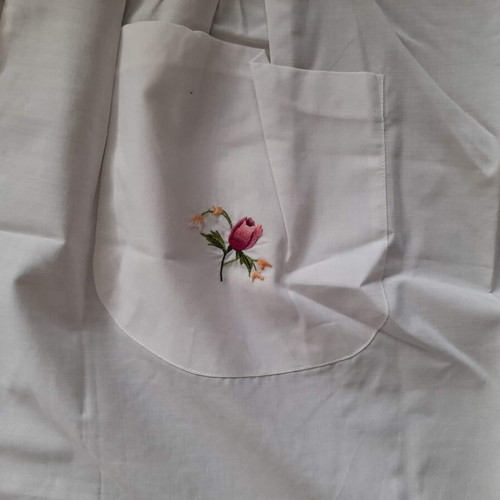 Set of three aprons with flowers and pockets, new, white and pink