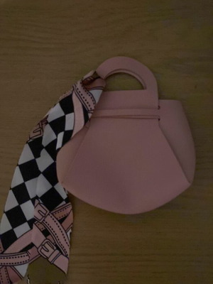 Pink small handbag like new