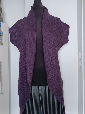Knitted asymmetrical short-sleeve cardigan like new, 45% mohair, purple, size S