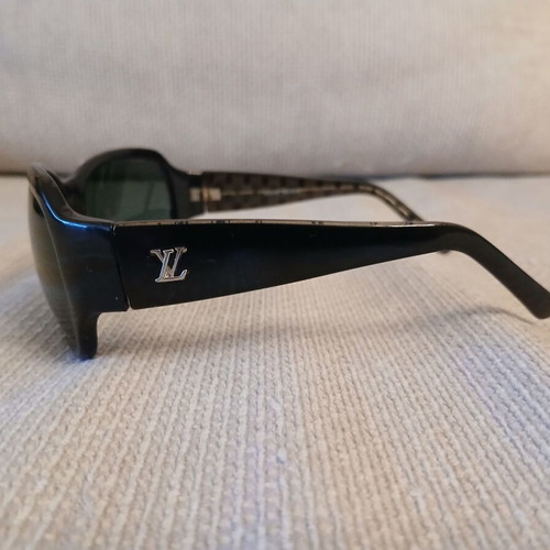Louis Vuitton sunglasses unisex used, black