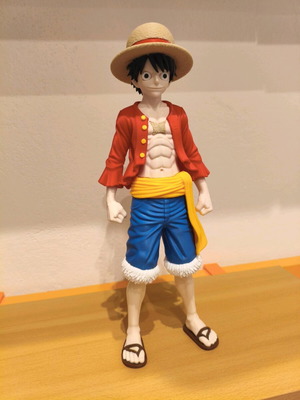 Monkey D. Luffy figure like new, 27 cm