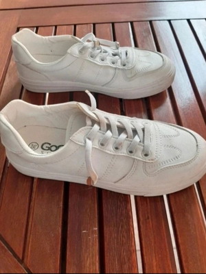 GoGo Shoes white athletic shoes size 36 used