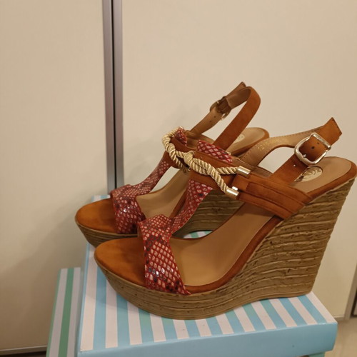 Axel platform sandals new, size 38, red