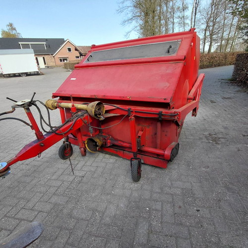 Sweeper machine with high tip hopper, PTO drive